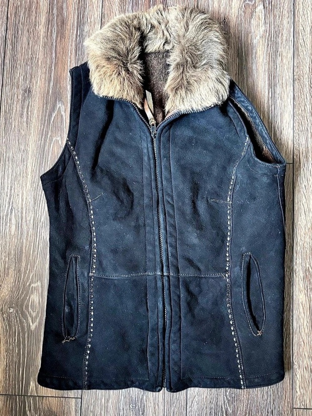 Overland Sheepskin Co. Black Suede Shearling Vest Women's Medium Studded
